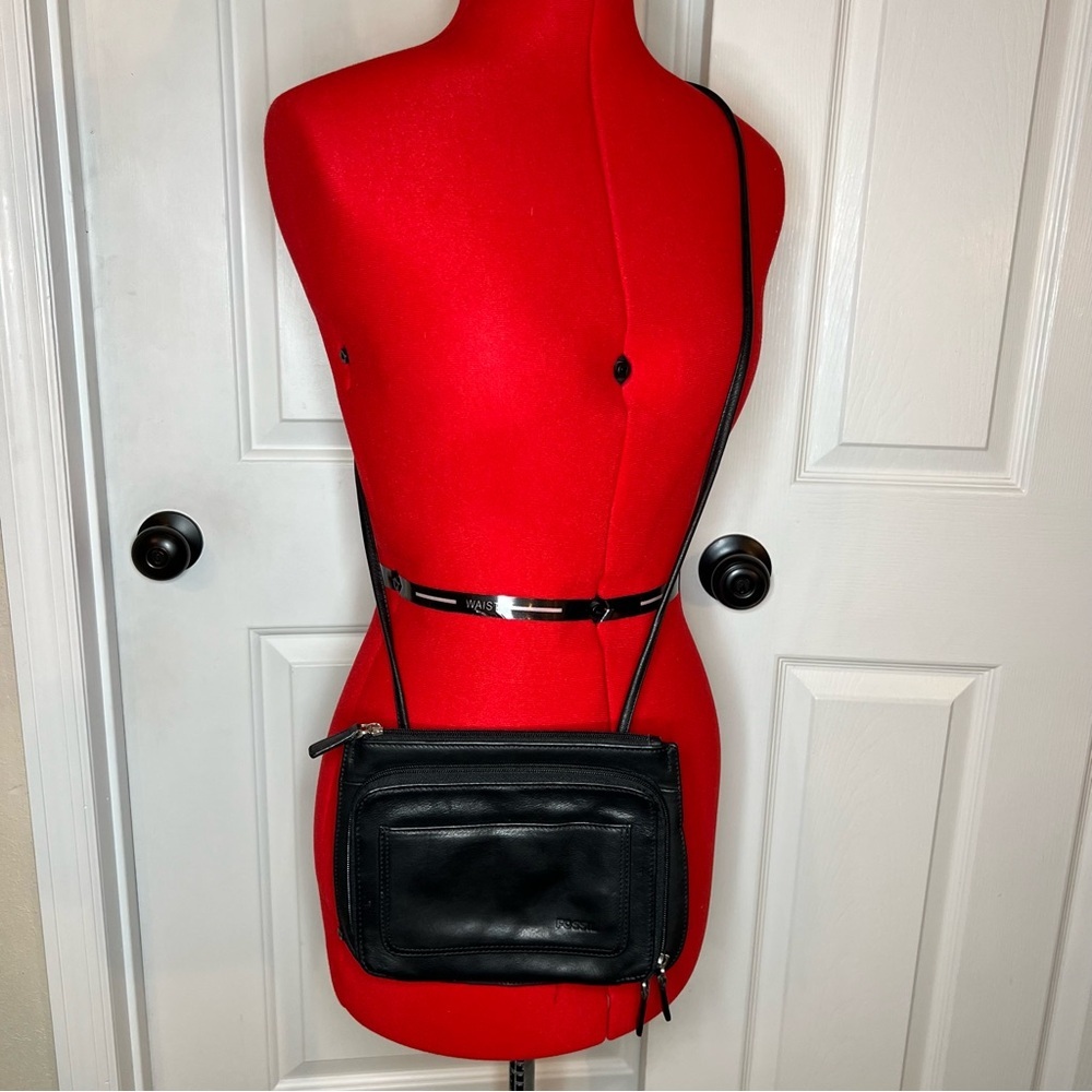 Fossil Black Leather Crossbody Shoulder Purse Small Flat Zipper Close